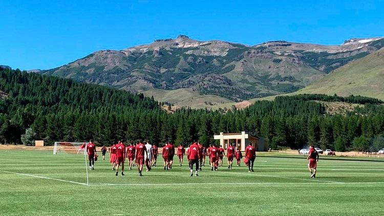 Jugadores de River en San Martín de los Andes, entrenamiento