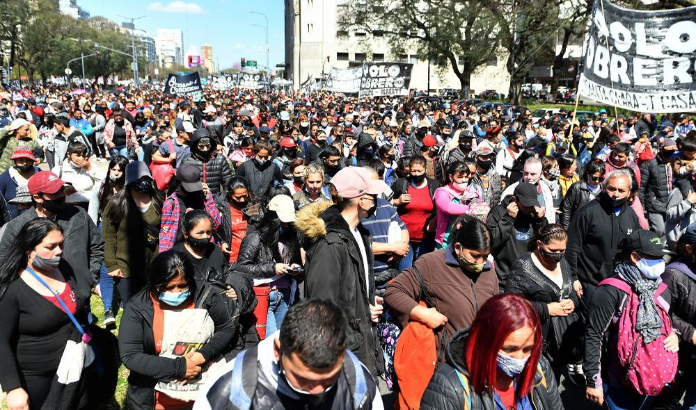 Manifestación de organizaciones sociales en avenida 9 de julio, NA