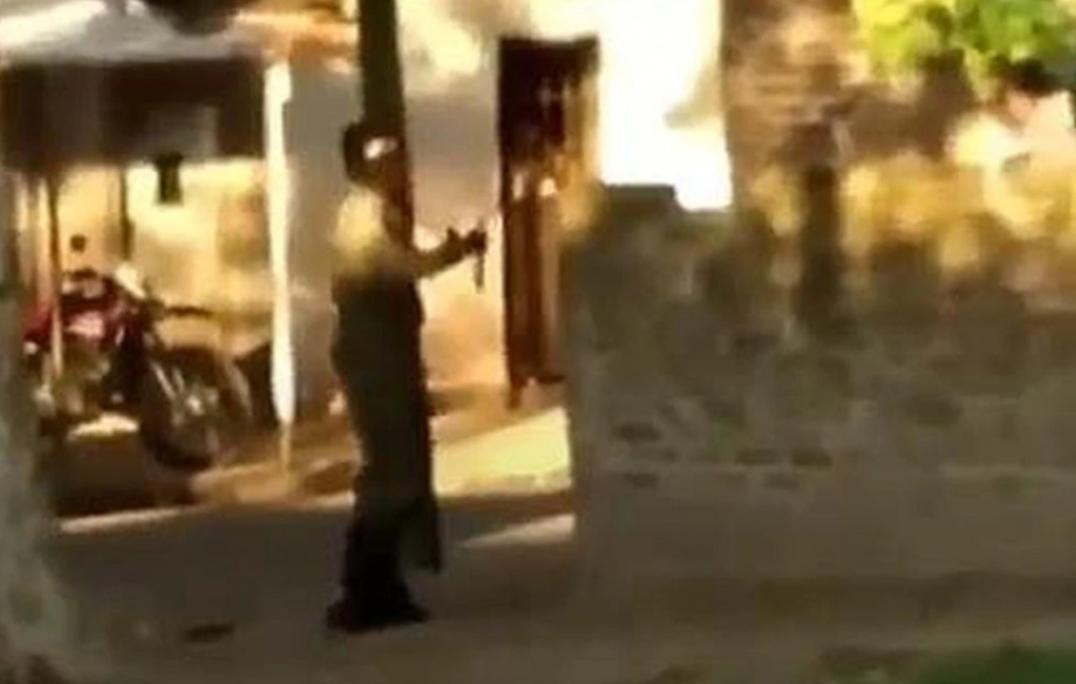 Hombre enmascarado y con una katana que amenazó a vecinos en Caseros