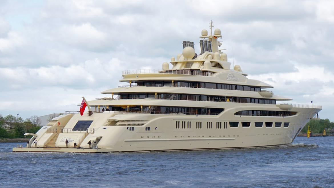 Yate Dilbar del oligarca ruso incautado por Alemania