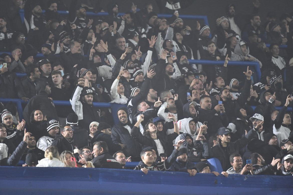 Hinchas del Corinthians en La Bombonera. Foto: Twitter @Corinthians.