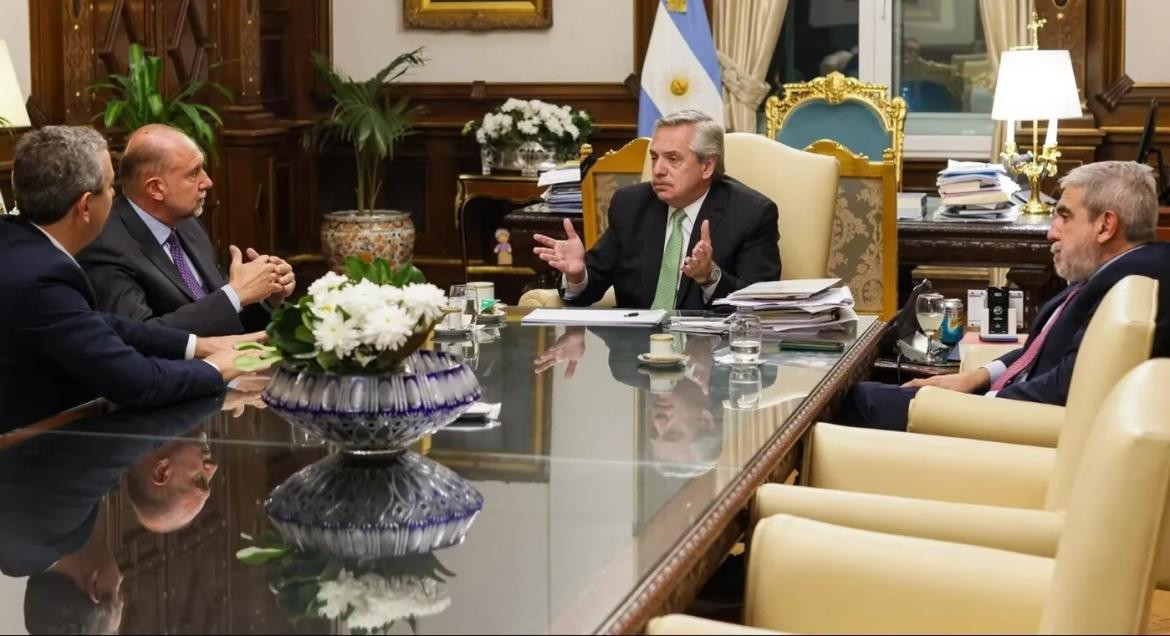 Omar Perotti, Pablo Javkin, Alberto Fernández y Aníbal Fernández, en una cumbre en Casa Rosada contra el narcotráfico. Foto: Presidencia