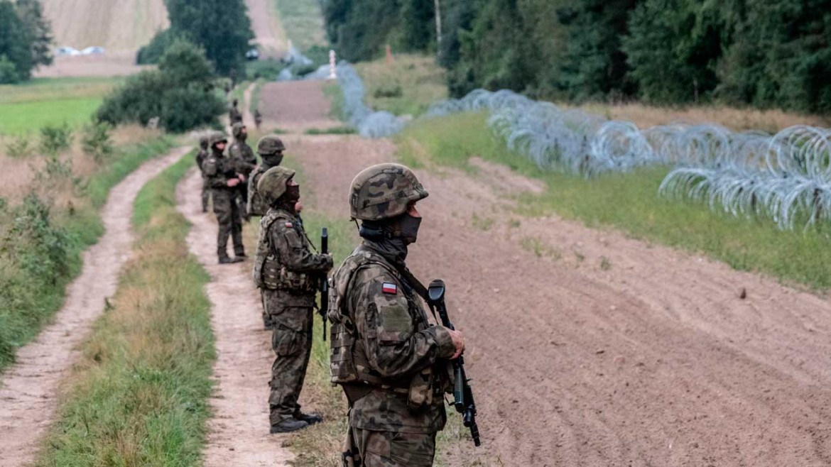 Polonia enviará 1000 soldados más a la frontera con Bielorrusia. Foto: Reuters.