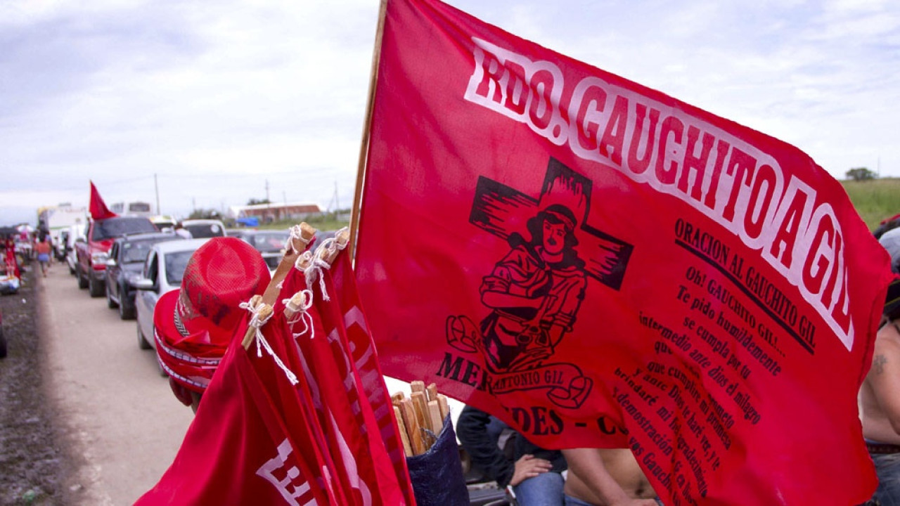 Cada 8 de enero los fieles del Gauchito Gil se reúnen en su santuario para rendirle homenaje. Foto: Télam.