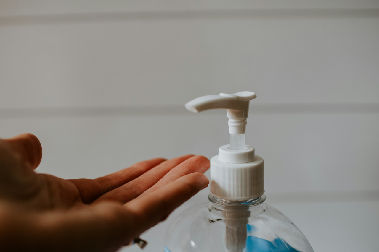 Alcohol; limpieza; bacterias. Foto: Unsplash