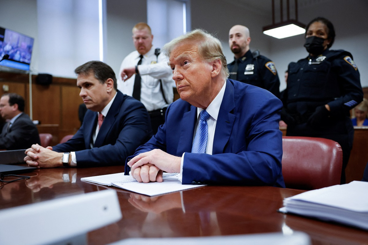 Donald Trump y su abogado Todd Blanche. Foto: Reuters.
