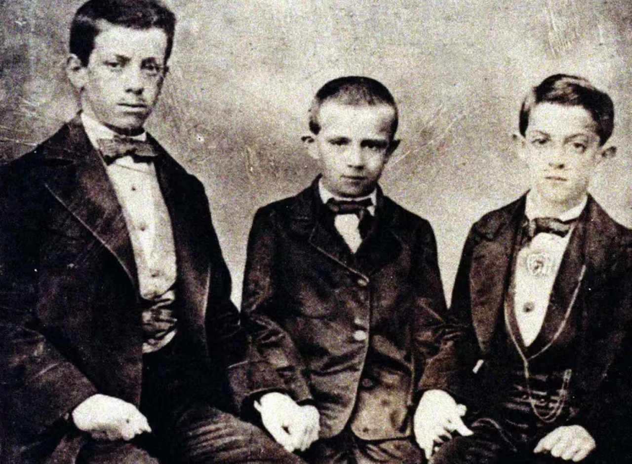 Roca en el Colegio Nacional de Concepción del Uruguay co sus primos Eduardo y Florencio Reboredo