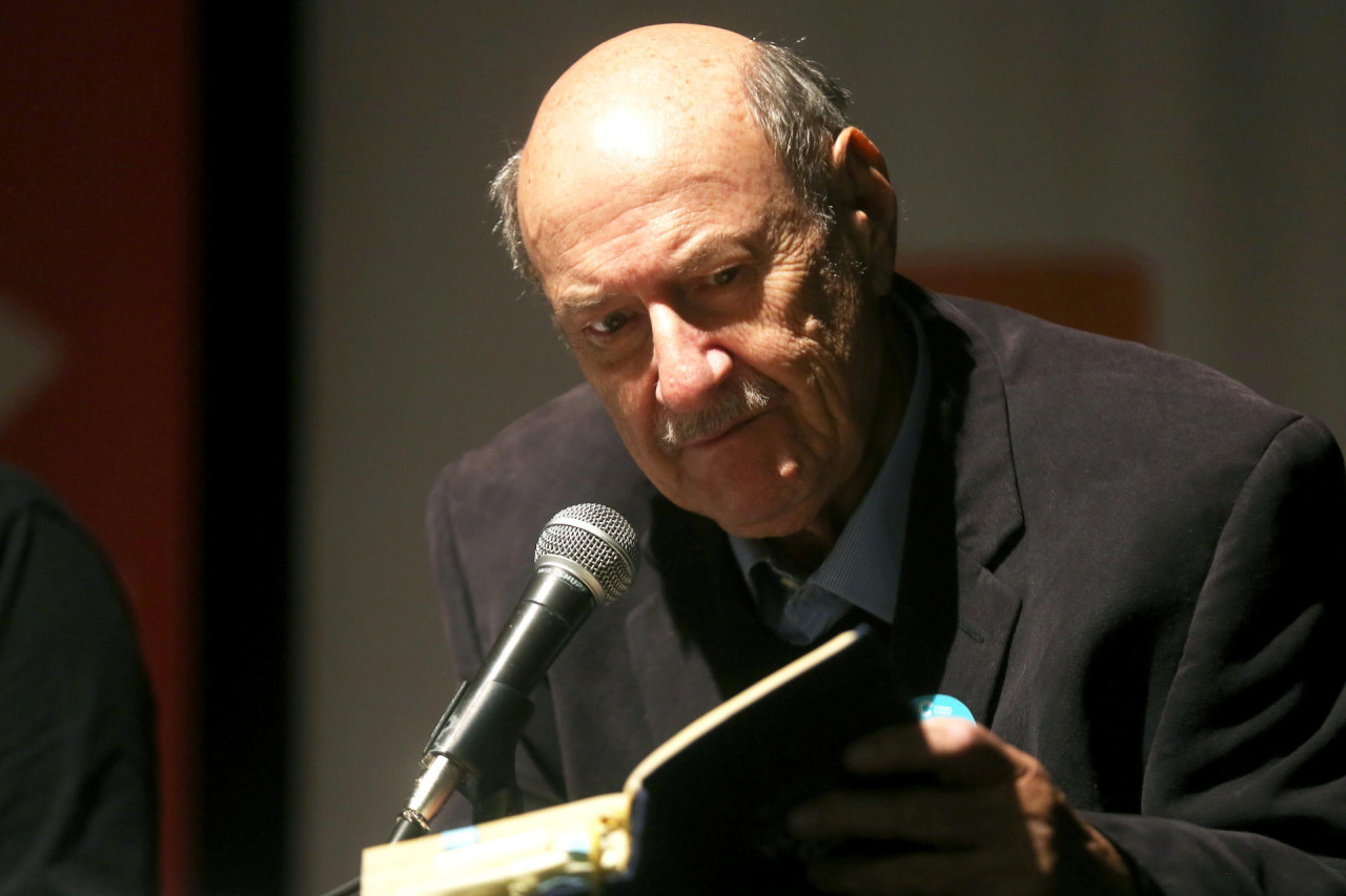 Antonio Skármeta, escritor chileno. Foto: EFE.
