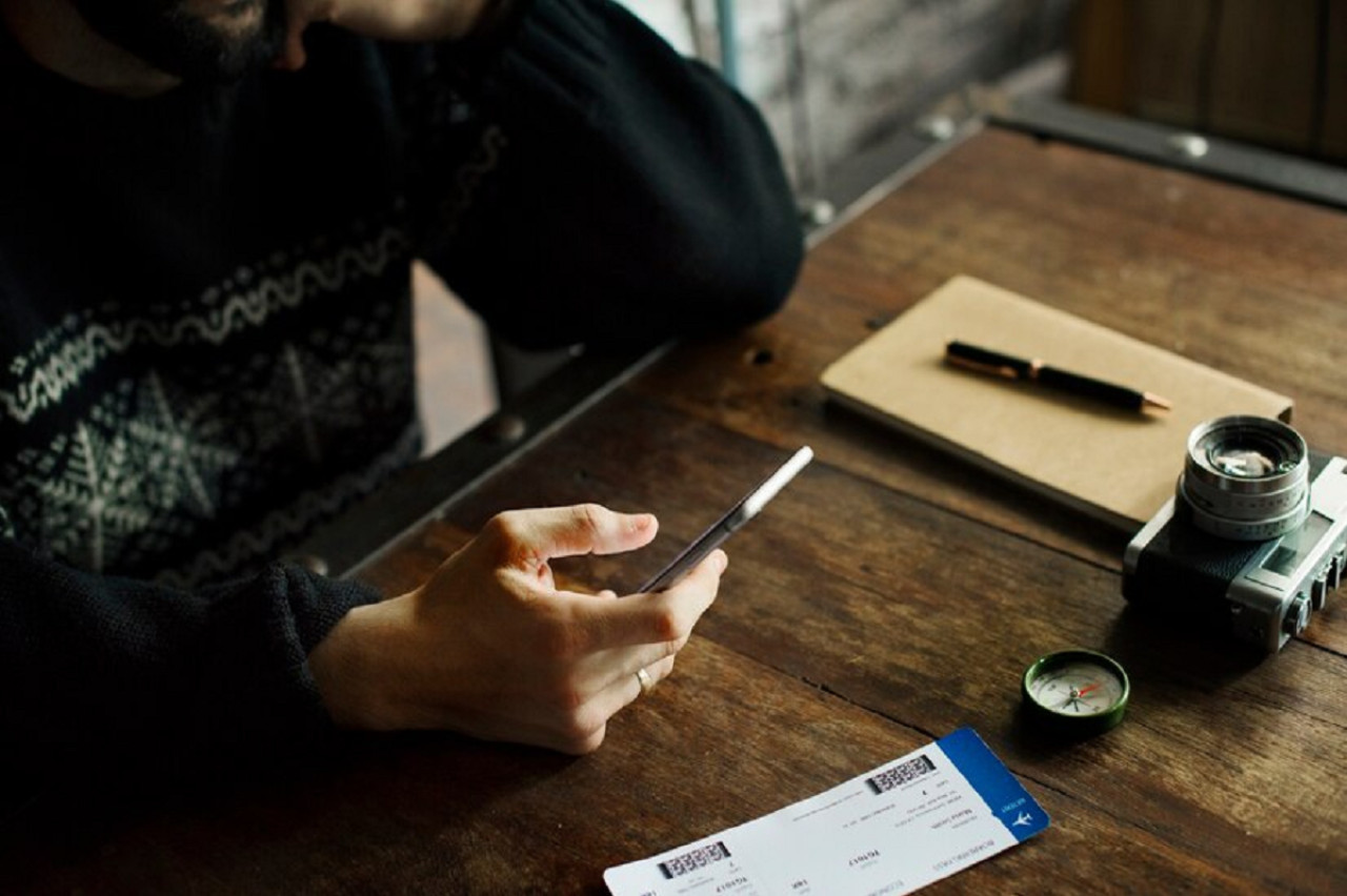 Compra de pasajes de avión. Foto: Freepik
