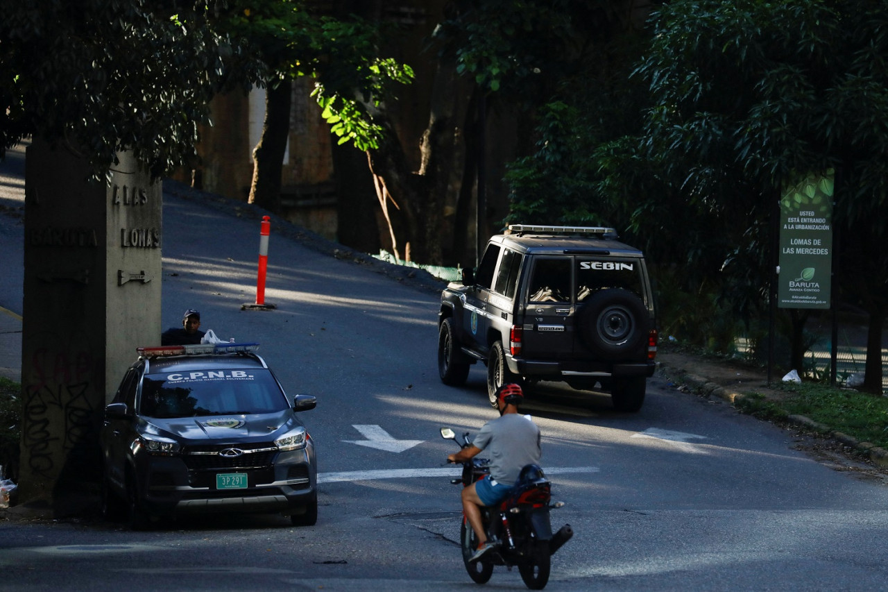 Asedio a la Embajada Argentina en Venezuela. Foto: Reuters