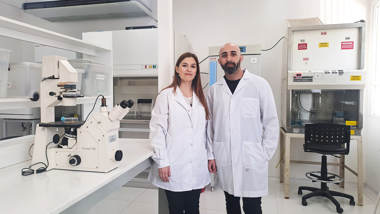 Carola Sabini y Elio Soria, investigadores del CONICET y coautores del trabajo. Foto: Comunicación CONICET Córdoba.