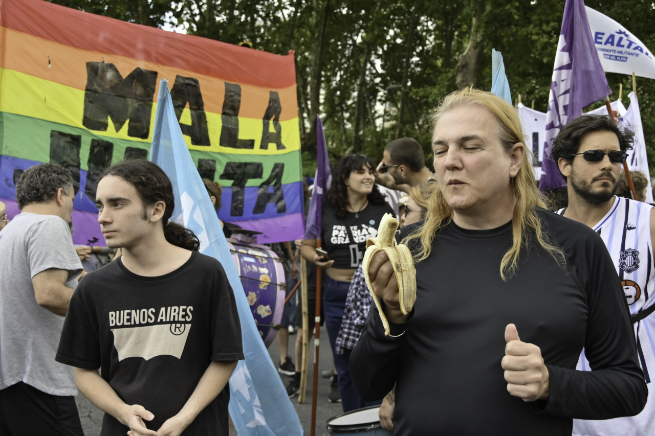La Marcha Federal LGBTIQ+ Antifascista y Antirracista también se desarrolla en Mar del Plata. Foto: NA/José Scalzo