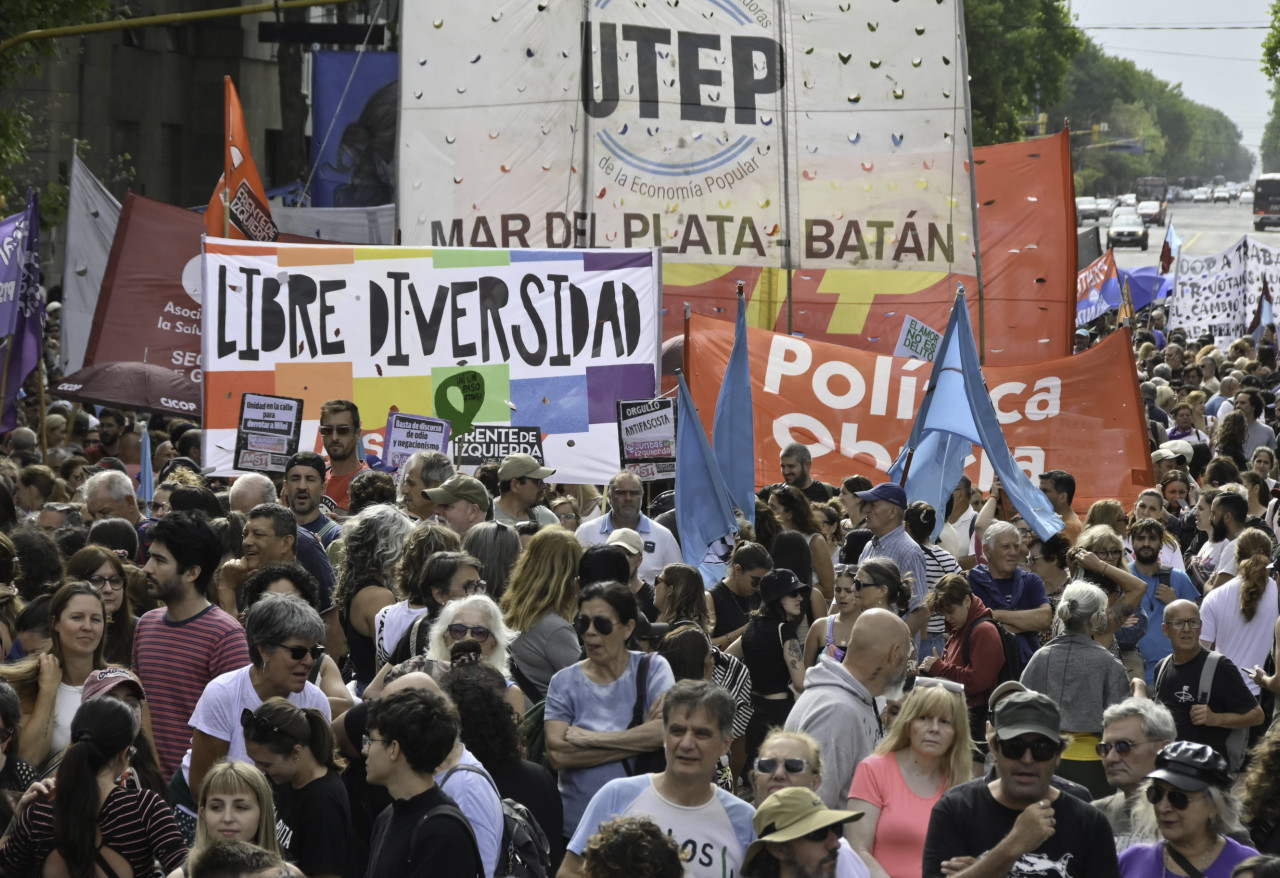 La Marcha Federal LGBTIQ+ Antifascista y Antirracista también se desarrolla en Mar del Plata. Foto: NA/José Scalzo
