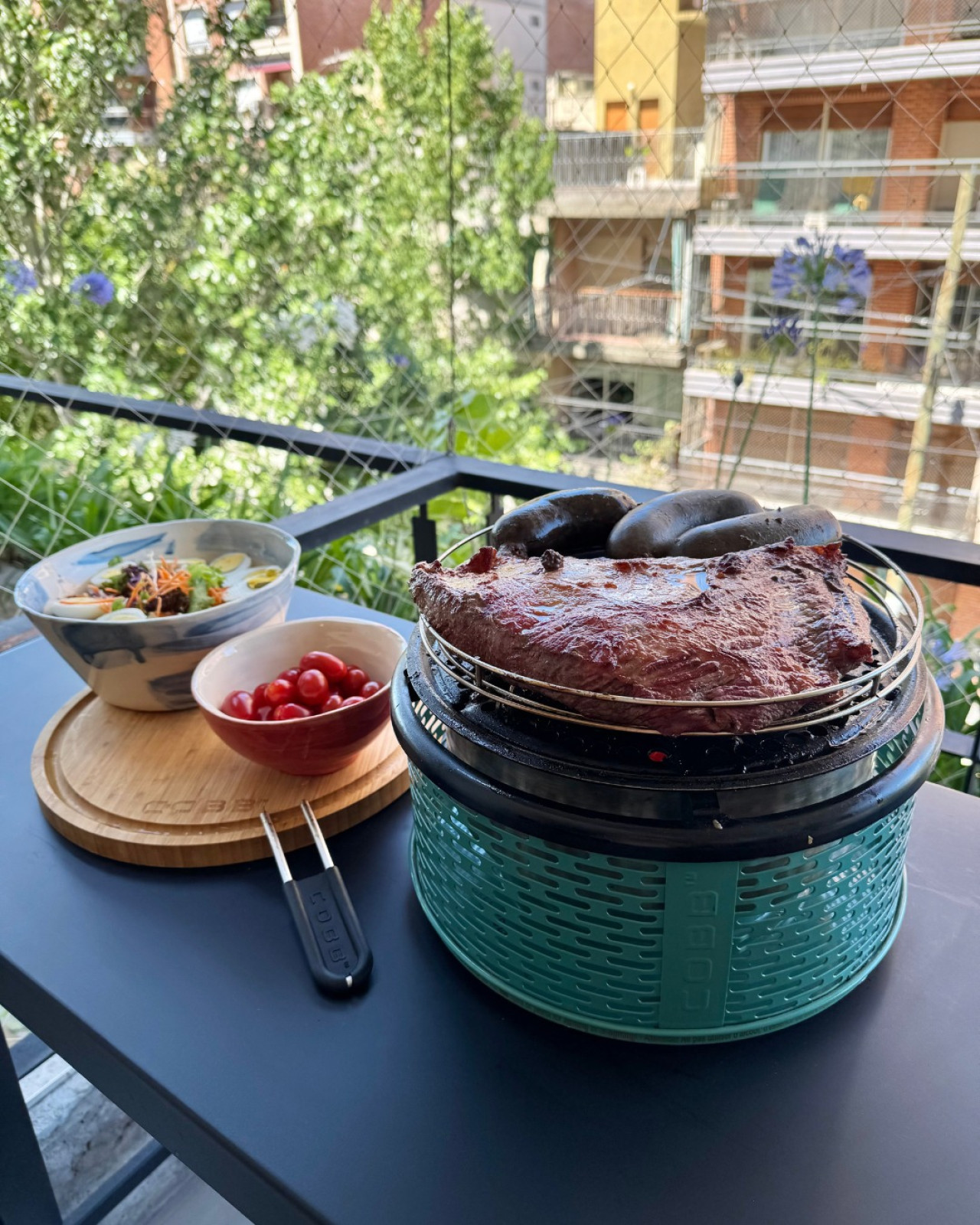 Una parrilla muy innovadora. Foto: Instagram @cobb.arg