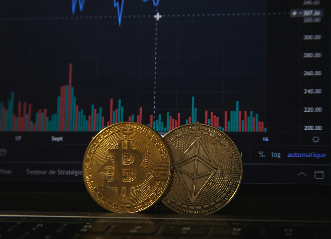 Bitcoin y Ethereum , criptomonedas. Foto: Unsplash