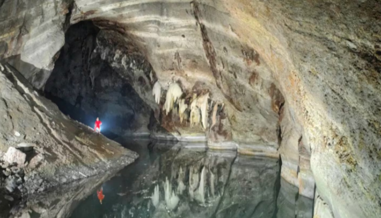 Descubren un lago termal en las profundidades del océano. Foto Neuron Foundation