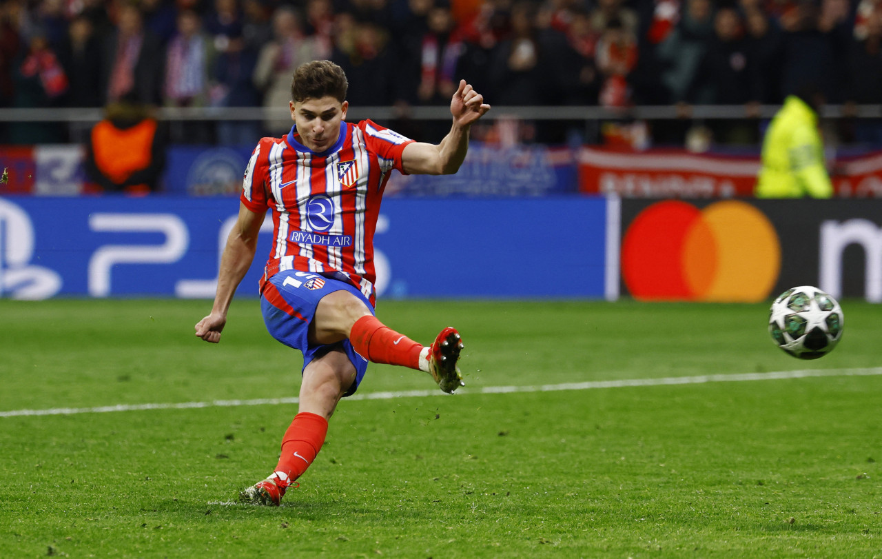 El penal anulado a Julián Álvarez. Foto: Reuters/Susana Vera