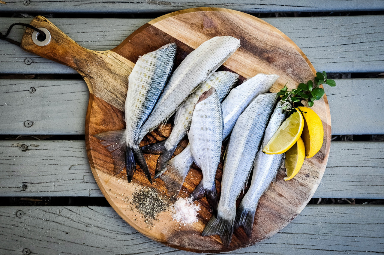 Pescado con limón. Foto: Unsplash.