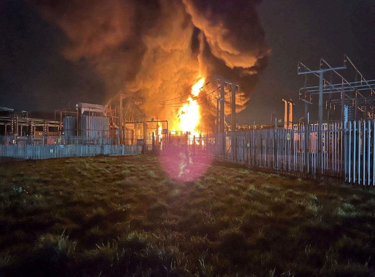 Incendio en el aeropuerto de Heathrow en Londres. Foto: Reuters.