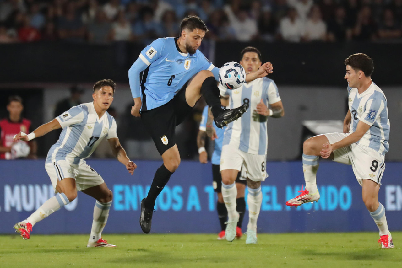 Uruguay vs Argentina. Foto: EFE/Raúl Martínez