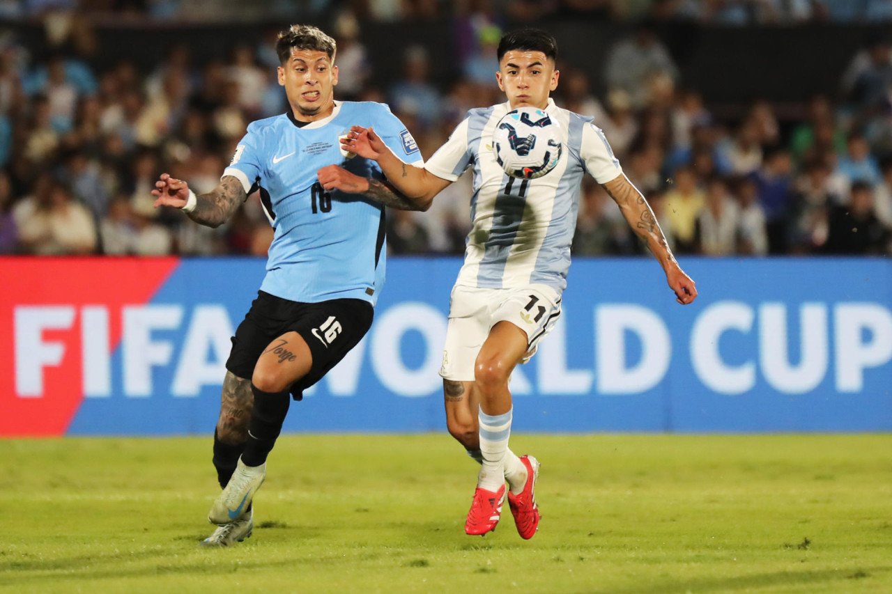 Thiago Almada, Uruguay vs Argentina. Foto: EFE/Raúl Martínez