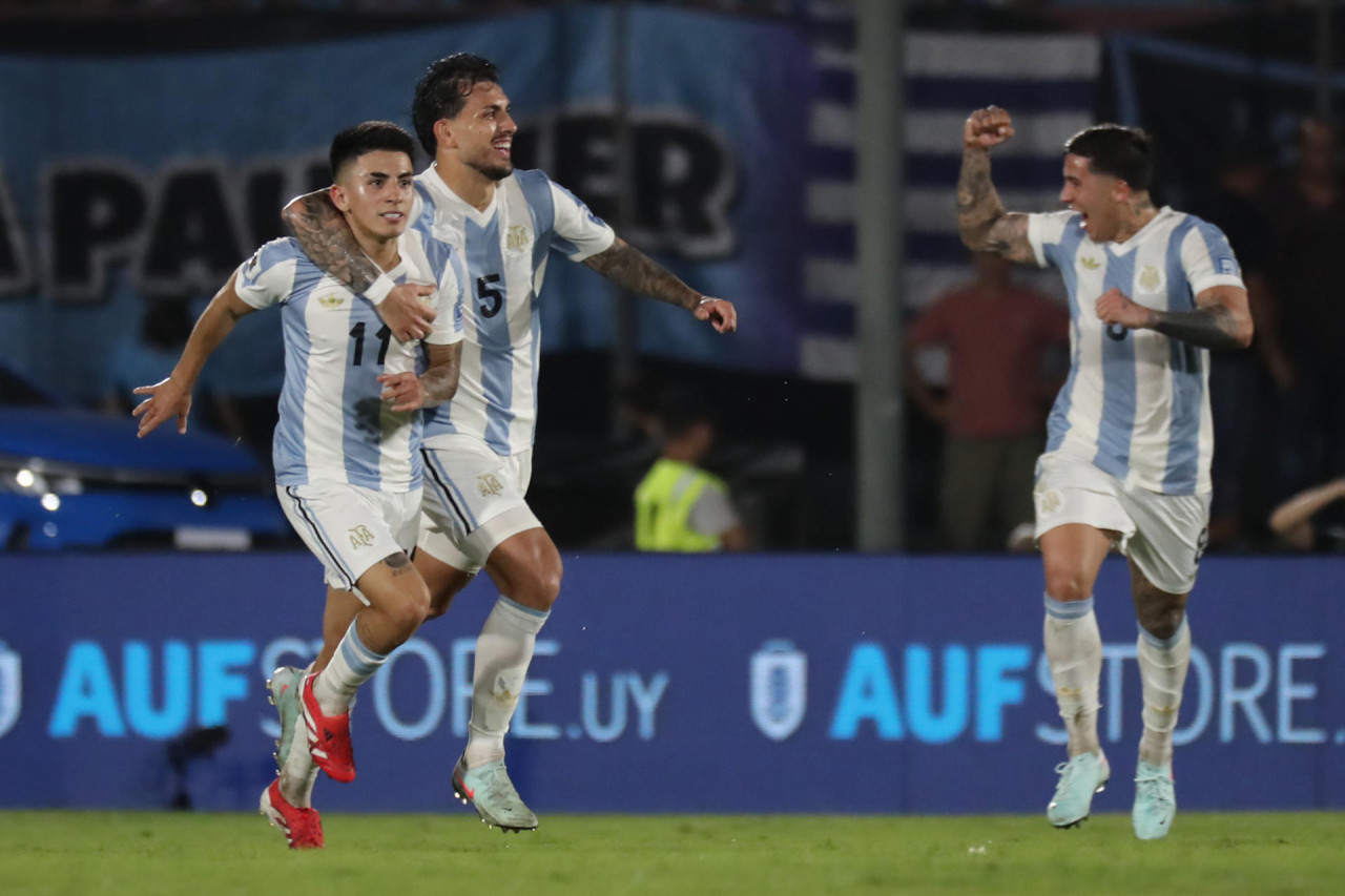 Thiago Almada, Uruguay vs Argentina. Foto: EFE/Raúl Martínez