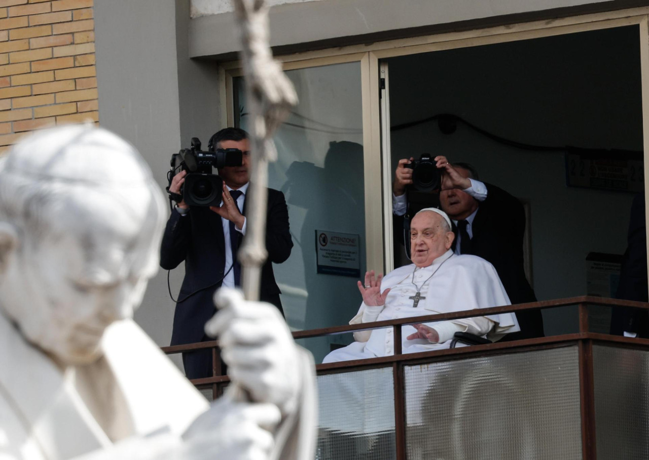 Saludo del papa Francisco. Foto: EFE/GIUSEPPE LAMI