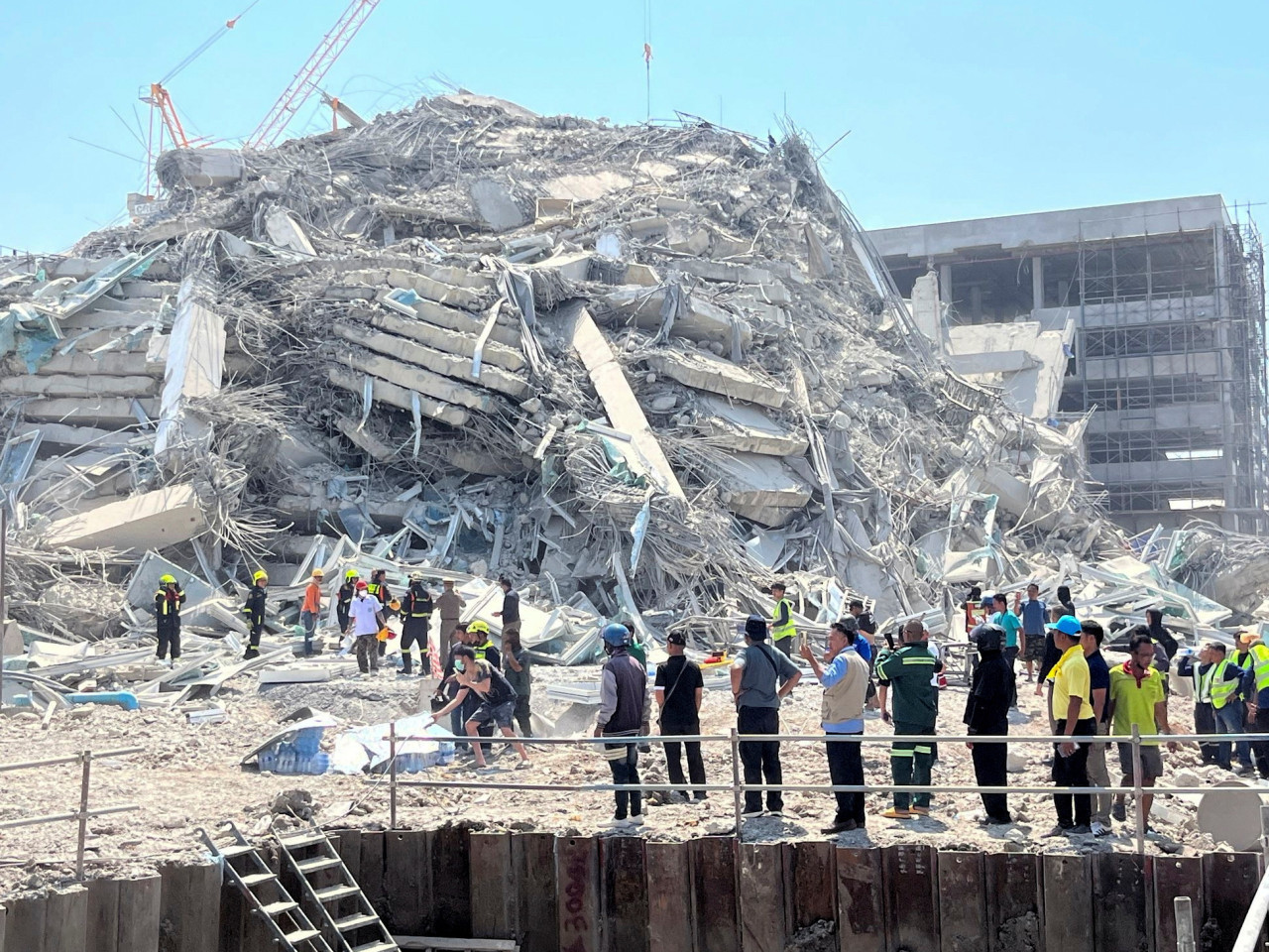 Desesperación tras terremoto en Birmania y Tailandia. Foto: REUTERS/Ann Wang.