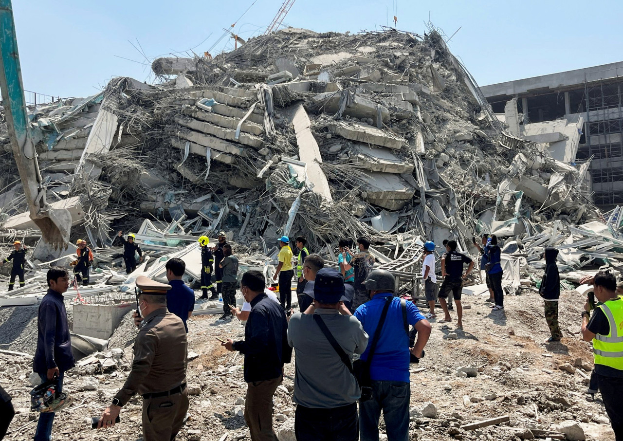 Desesperación tras terremoto en Birmania y Tailandia. Foto: REUTERS/Ann Wang.