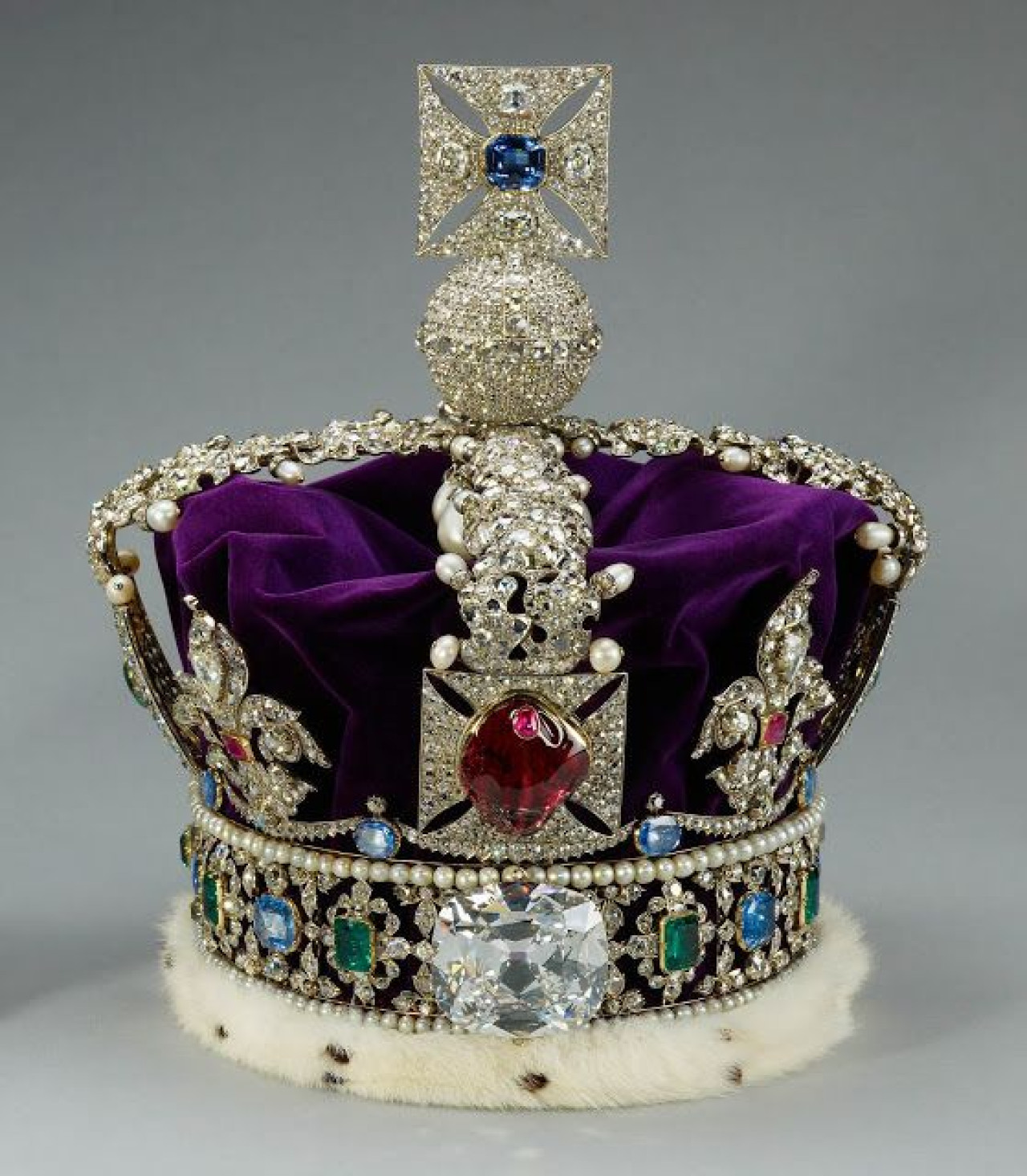 Corona Imperial del Estado británico. Foto: Pinterest.