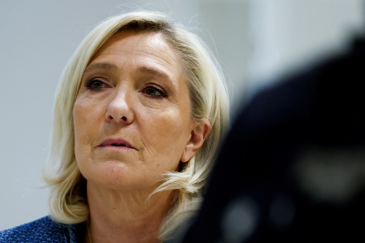 Marine Le Pen condenada a cinco años de prisión e inhabilitación de cargos públicos. Foto: Reuters/Stephanie Lecocq.