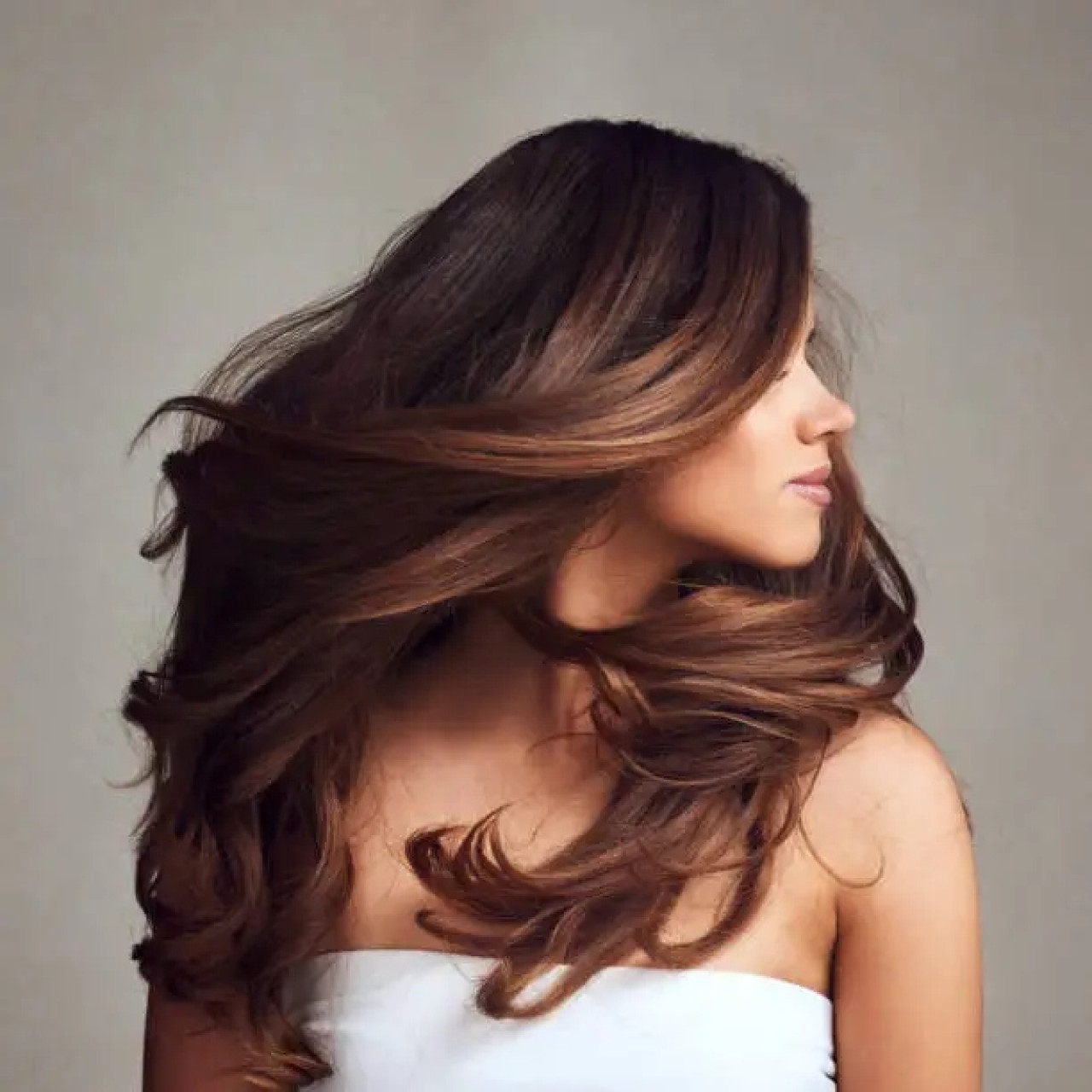 Cabello castaño. Fuente: Unsplash