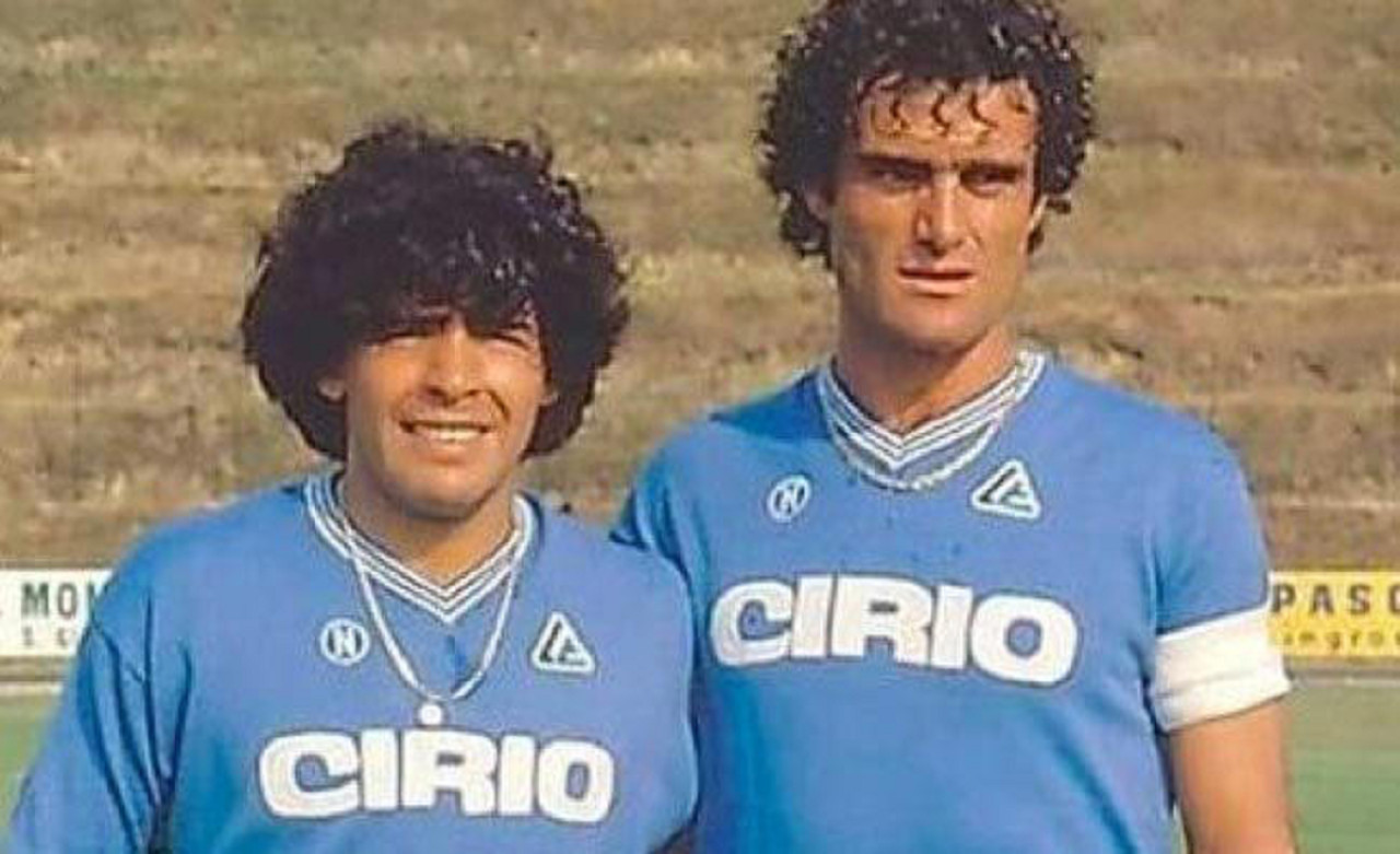 Diego Maradona y Pepe Bruscolotti en Napoli.