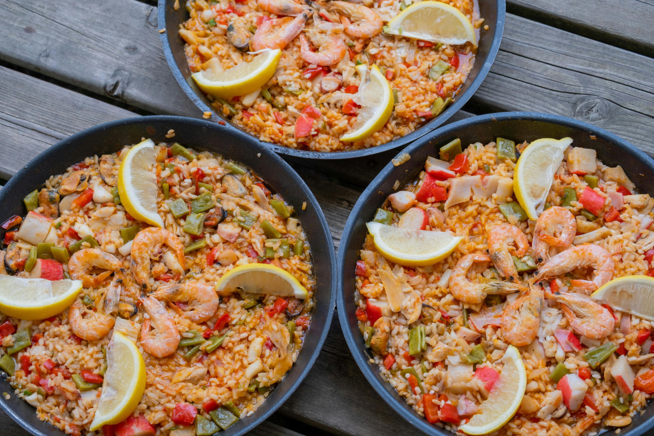 Paella de mariscos. Foto: Pexels.
