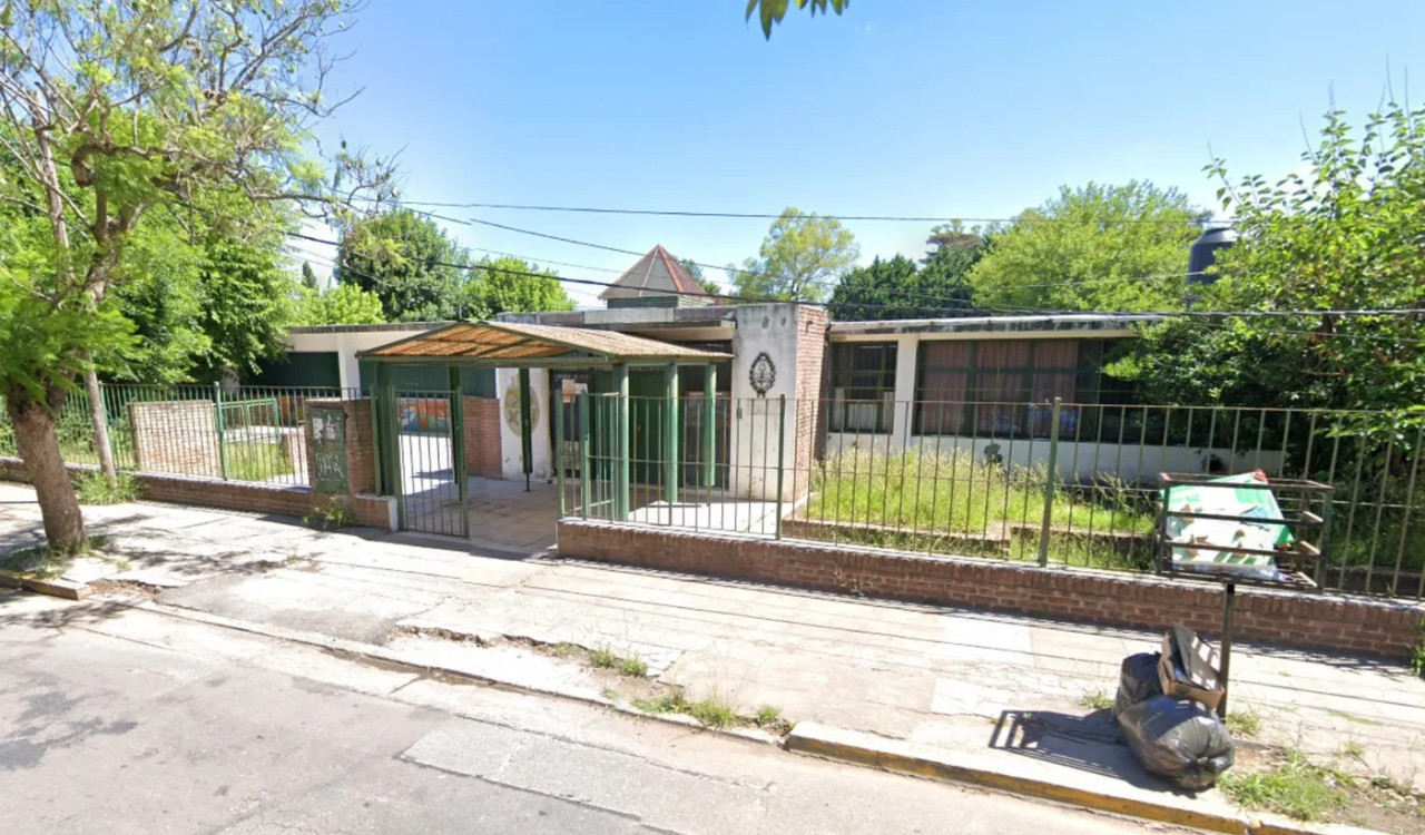 El colegio 18 de La Plata, donde fue secuestrado el niño. Foto: Google Maps.