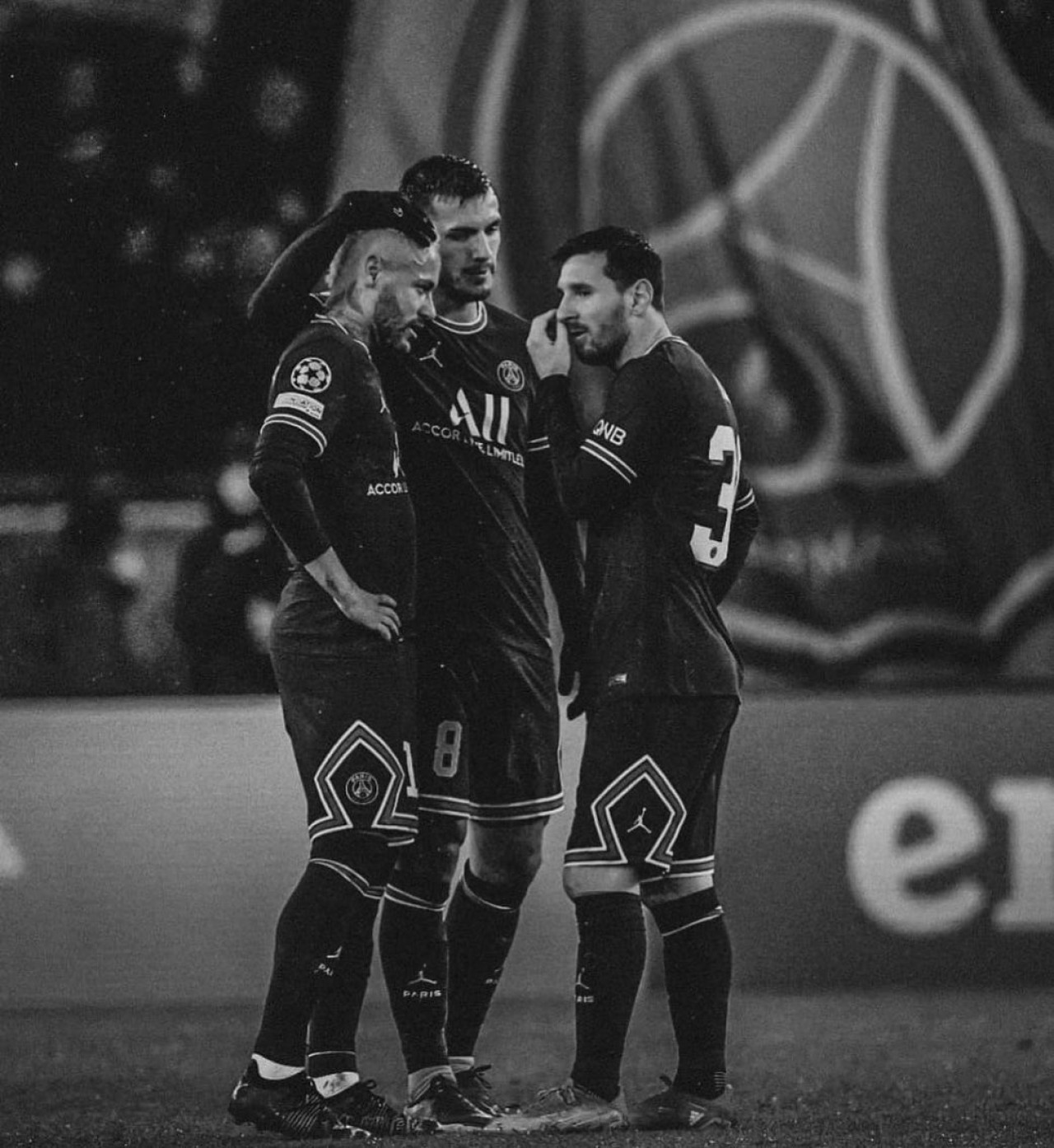 Leandro Paredes compartió plantel con Lionel Messi y Neymar en PSG. Foto: Instagram leoparedes20.