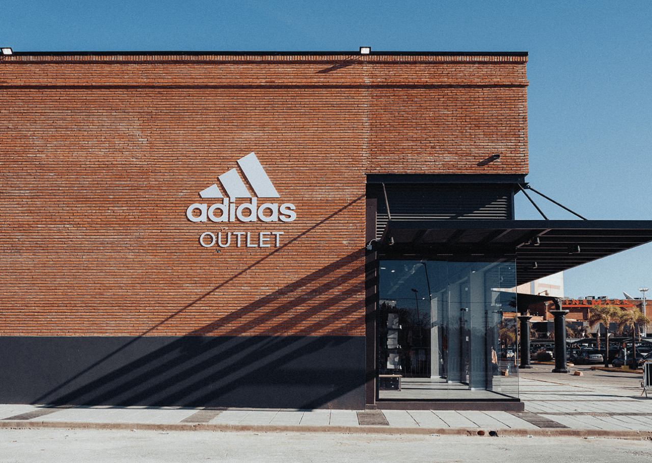 Outlet de Adidas en el Solei Premium Outlet. Foto: Solei.