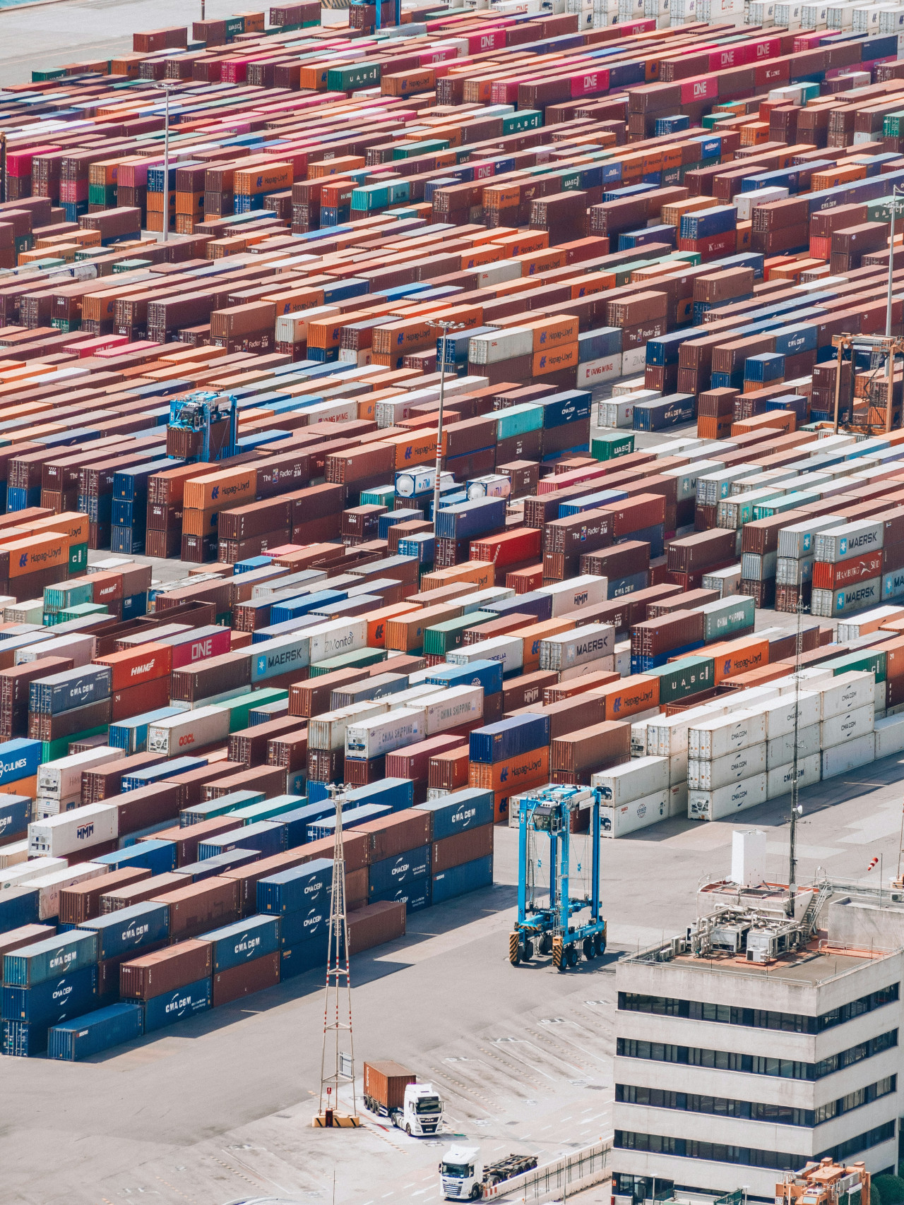 Aranceles; barco; industria; naval; comercio; exportación; importación. Foto: Unsplash.