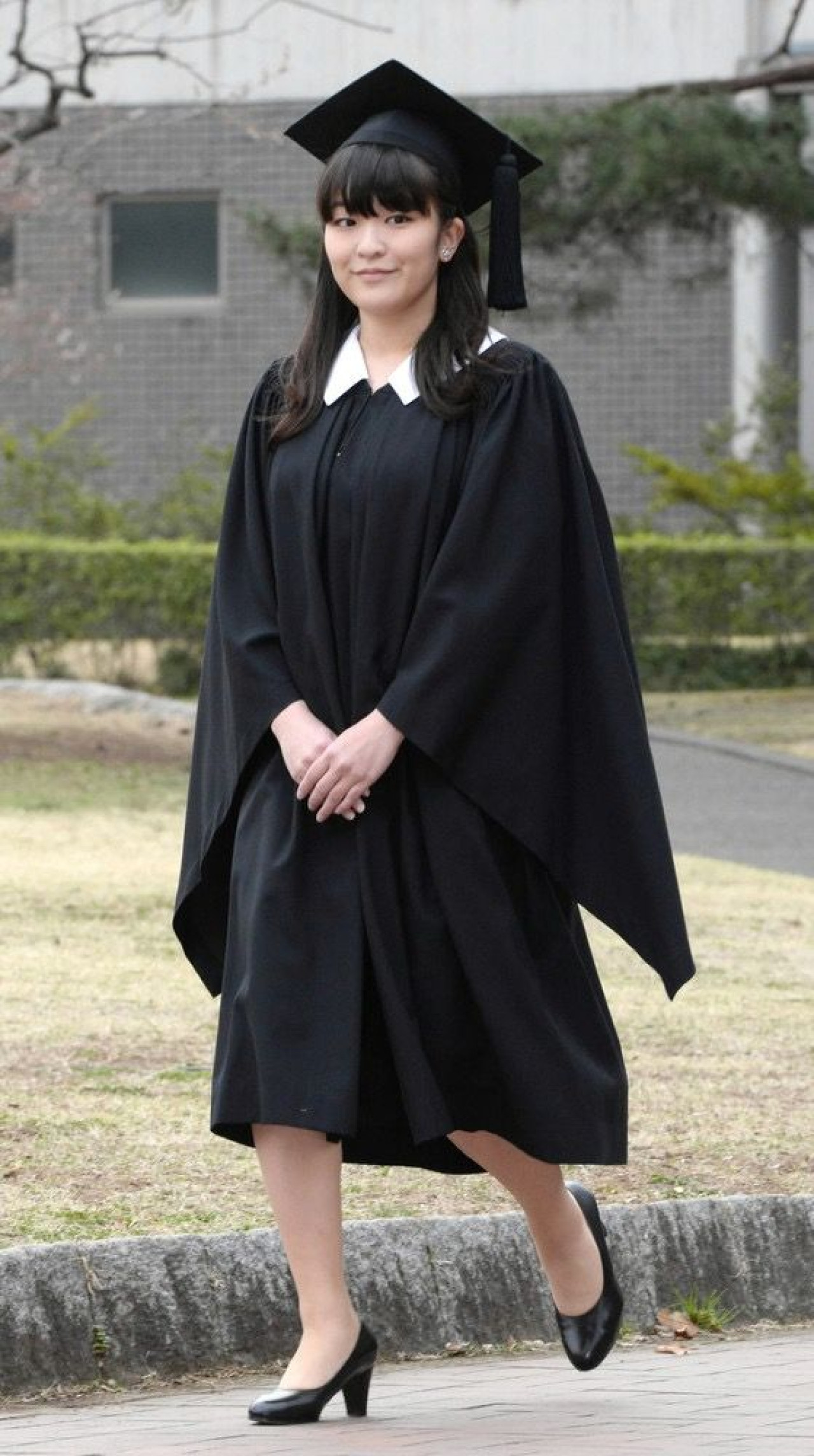 La princesa Mako de Japón en su graduación. Foto: Pinterest.