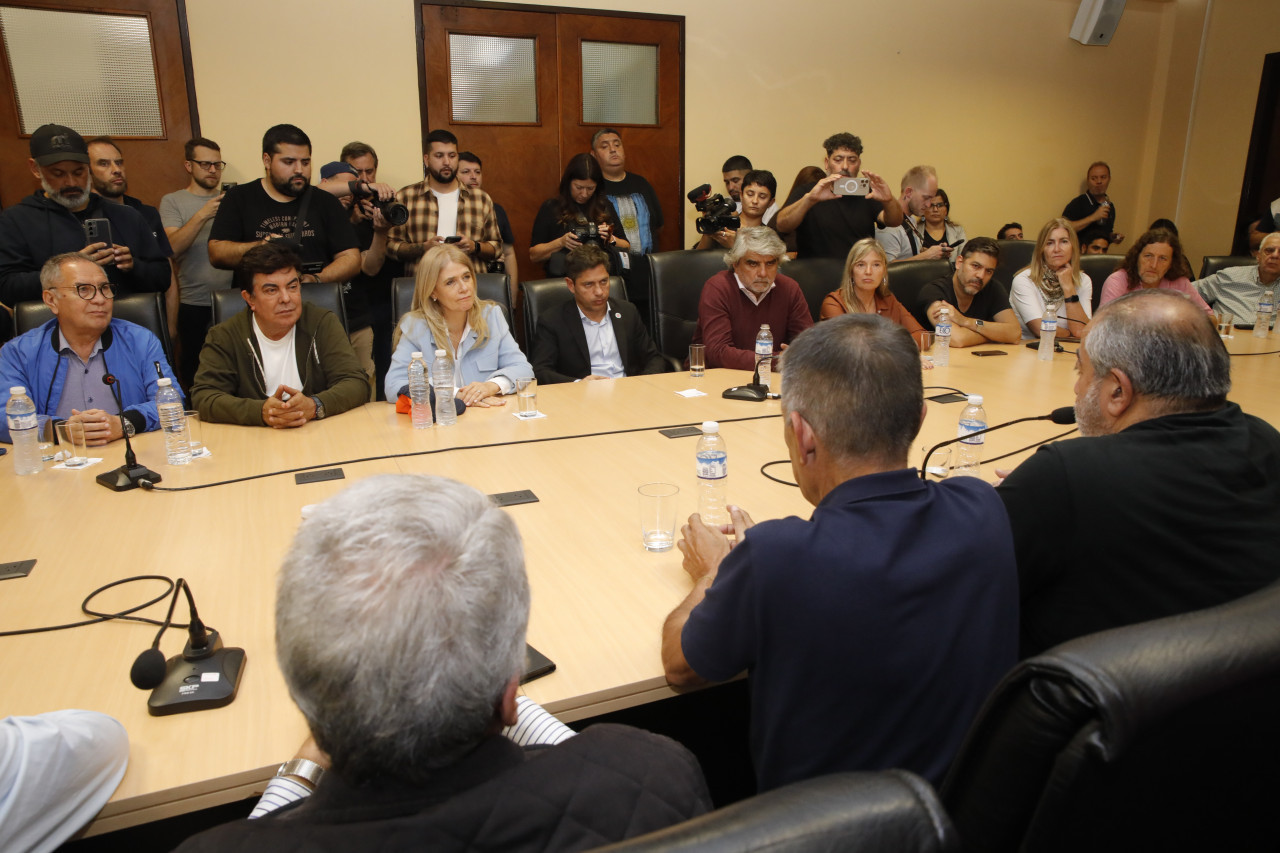 Fernando Espinoza, Verónica Magario y Axel Kicillof. Día del Trabajador.