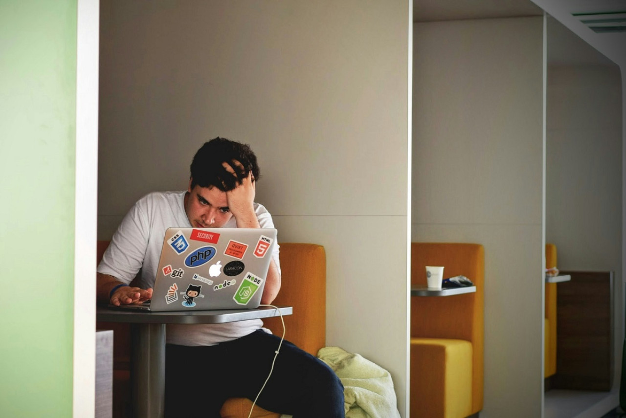 Estrés laboral. Foto: Unsplash.