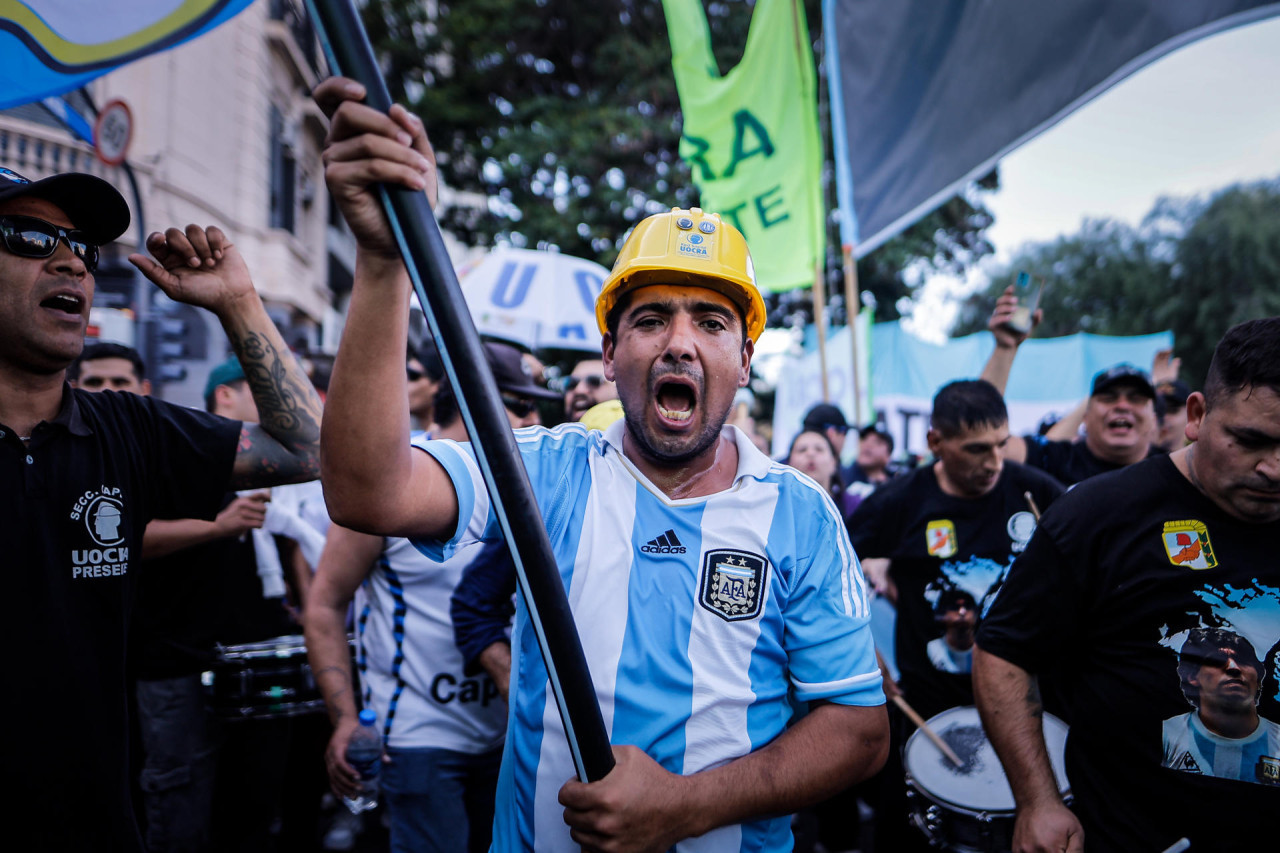 Los sindicatos de Argentina inician una movilización por el Día del Trabajo. Foto: EFE/Juan Ignacio Roncoroni